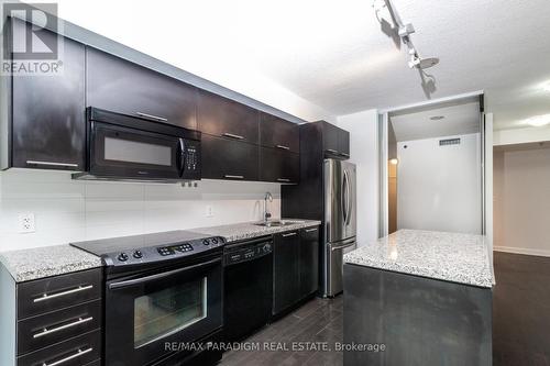 416 - 21 Nelson Street, Toronto, ON - Indoor Photo Showing Kitchen