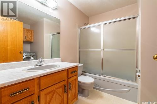 443 Whiteswan Drive, Saskatoon, SK - Indoor Photo Showing Bathroom