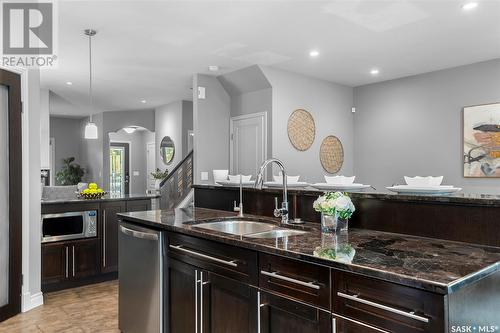 616 Lansdowne Avenue, Saskatoon, SK - Indoor Photo Showing Kitchen With Double Sink