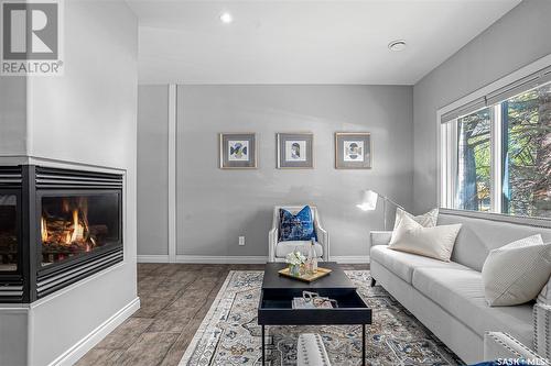 616 Lansdowne Avenue, Saskatoon, SK - Indoor Photo Showing Living Room With Fireplace