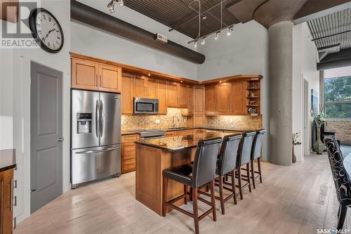 206 211 D Avenue N, Saskatoon, SK - Indoor Photo Showing Kitchen With Stainless Steel Kitchen