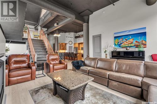 206 211 D Avenue N, Saskatoon, SK - Indoor Photo Showing Living Room