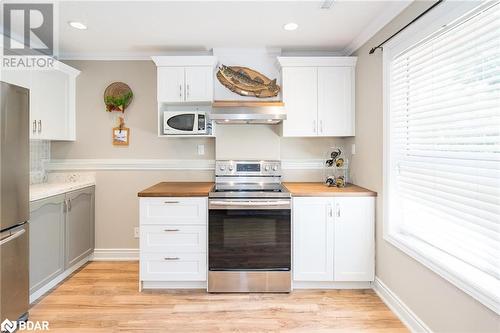 46 Kell Place, Barrie, ON - Indoor Photo Showing Kitchen