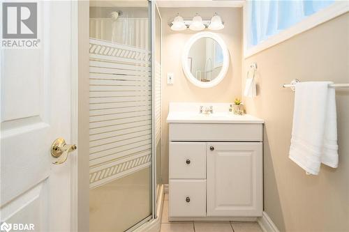 46 Kell Place, Barrie, ON - Indoor Photo Showing Bathroom