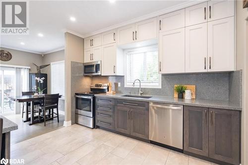 46 Kell Place, Barrie, ON - Indoor Photo Showing Kitchen