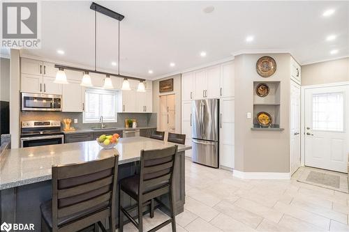 46 Kell Place, Barrie, ON - Indoor Photo Showing Kitchen With Upgraded Kitchen