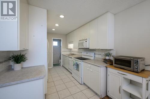 185 111 Tabor Boulevard, Prince George, BC - Indoor Photo Showing Kitchen