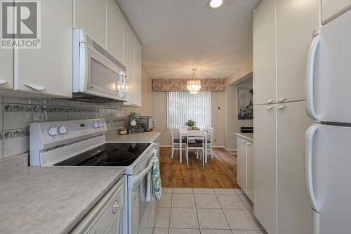 185 111 Tabor Boulevard, Prince George, BC - Indoor Photo Showing Kitchen