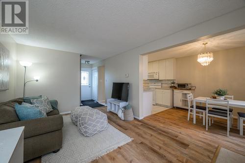 185 111 Tabor Boulevard, Prince George, BC - Indoor Photo Showing Living Room