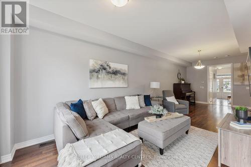 49 Selby Crescent, Bradford West Gwillimbury, ON - Indoor Photo Showing Living Room