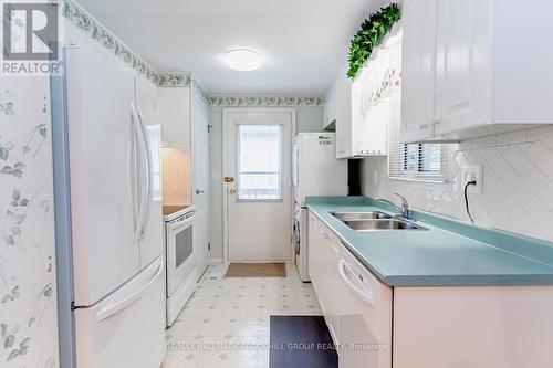 92 Linden Lane, Innisfil, ON - Indoor Photo Showing Kitchen With Double Sink