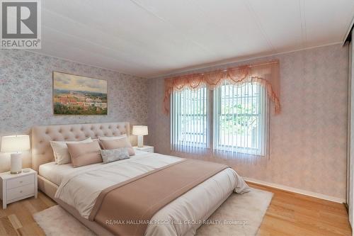 92 Linden Lane, Innisfil, ON - Indoor Photo Showing Bedroom