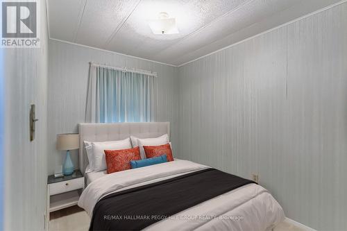 92 Linden Lane, Innisfil, ON - Indoor Photo Showing Bedroom