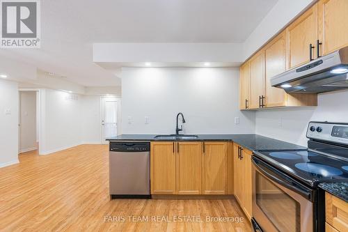 102 - 40 Mulligan Lane, Wasaga Beach, ON - Indoor Photo Showing Kitchen