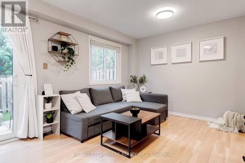 31 - 386 Highland Road W, Hamilton, ON - Indoor Photo Showing Living Room