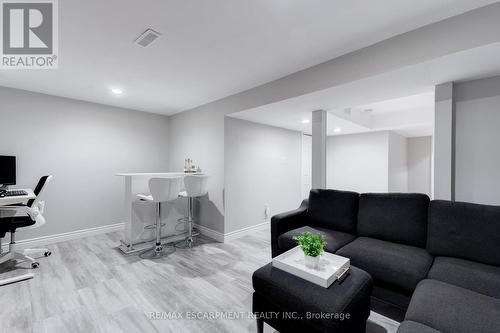 31 - 386 Highland Road W, Hamilton, ON - Indoor Photo Showing Living Room