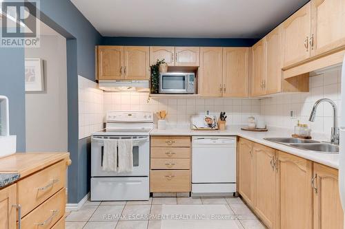 31 - 386 Highland Road W, Hamilton, ON - Indoor Photo Showing Kitchen With Double Sink