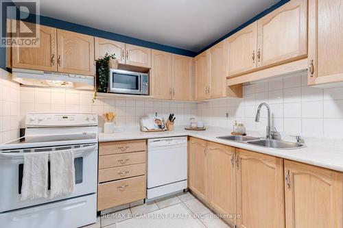 31 - 386 Highland Road W, Hamilton, ON - Indoor Photo Showing Kitchen With Double Sink