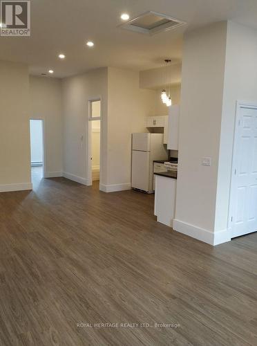 32 King Street E, Cavan Monaghan, ON - Indoor Photo Showing Kitchen