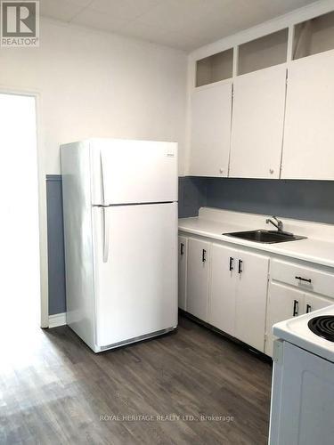 32 King Street E, Cavan Monaghan, ON - Indoor Photo Showing Kitchen