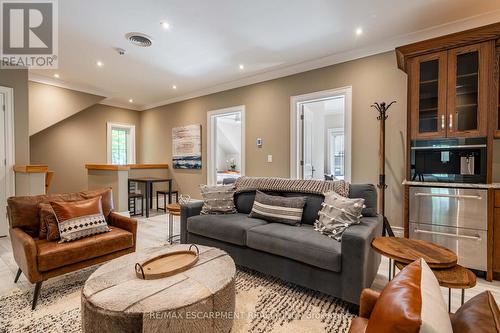 2735 Vimy Road, Port Colborne, ON - Indoor Photo Showing Living Room