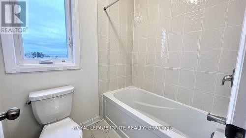 112 Windermere Boulevard, Loyalist, ON - Indoor Photo Showing Bathroom