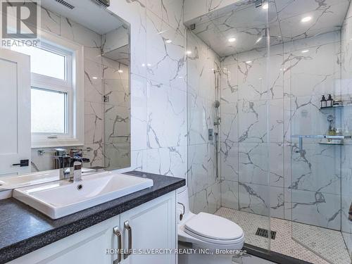 63 Poplar Street, Hamilton, ON - Indoor Photo Showing Bathroom