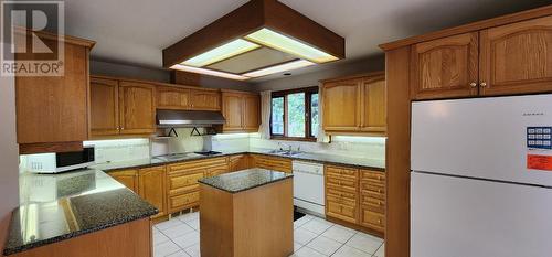 1912 Third  Avenue, Trail, BC - Indoor Photo Showing Kitchen With Double Sink