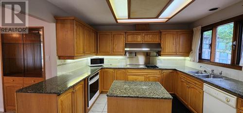 1912 Third  Avenue, Trail, BC - Indoor Photo Showing Kitchen With Double Sink