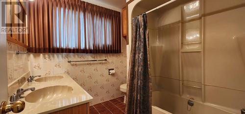 1912 Third  Avenue, Trail, BC - Indoor Photo Showing Bathroom