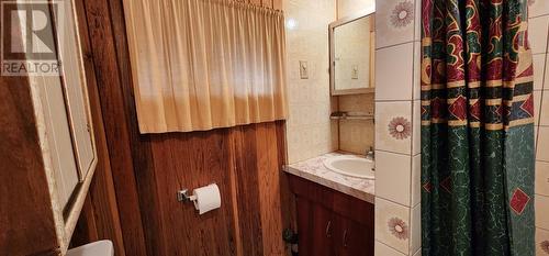 1912 Third  Avenue, Trail, BC - Indoor Photo Showing Bathroom