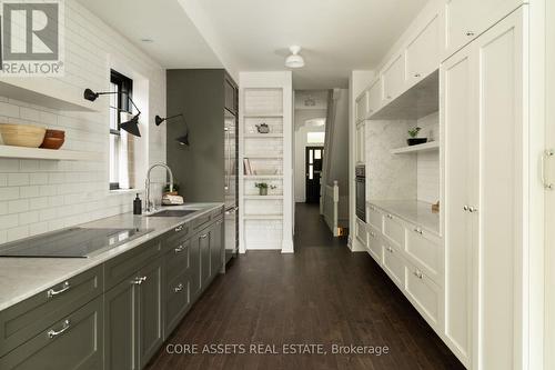 200 Argyle Street, Toronto, ON - Indoor Photo Showing Kitchen