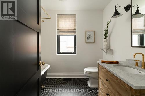 200 Argyle Street, Toronto, ON - Indoor Photo Showing Bathroom