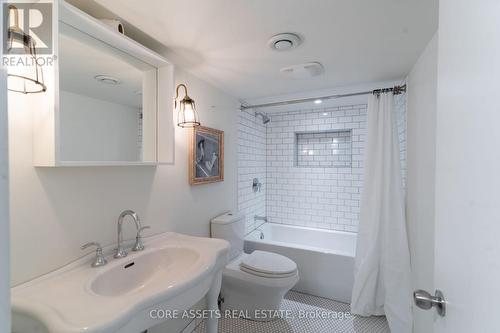 200 Argyle Street, Toronto, ON - Indoor Photo Showing Bathroom