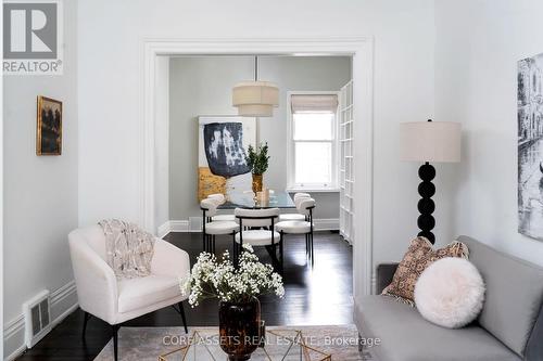 200 Argyle Street, Toronto, ON - Indoor Photo Showing Living Room