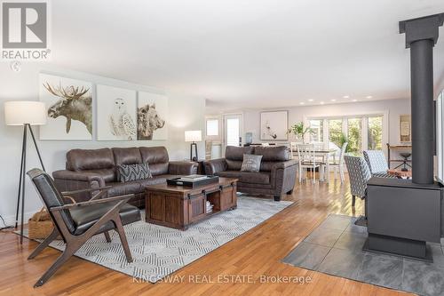 325 Balsam Chutes Road, Huntsville, ON - Indoor Photo Showing Living Room