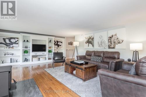 325 Balsam Chutes Road, Huntsville, ON - Indoor Photo Showing Living Room