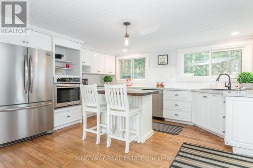 325 Balsam Chutes Road, Huntsville, ON - Indoor Photo Showing Kitchen With Upgraded Kitchen