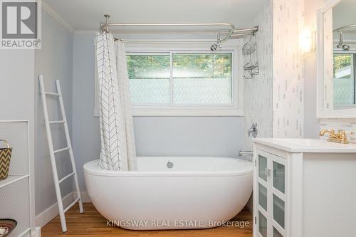 325 Balsam Chutes Road, Huntsville, ON - Indoor Photo Showing Bathroom