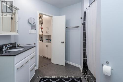 325 Balsam Chutes Road, Huntsville, ON - Indoor Photo Showing Bathroom