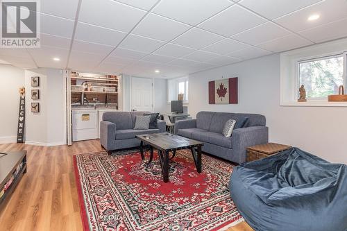 325 Balsam Chutes Road, Huntsville, ON - Indoor Photo Showing Living Room