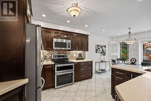 31 Kerrison Drive W, Ajax (Central), ON - Indoor Photo Showing Kitchen With Upgraded Kitchen