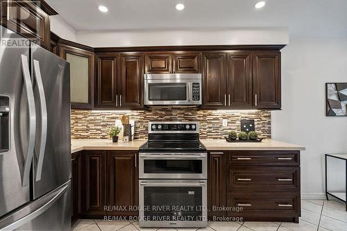 31 Kerrison Drive W, Ajax (Central), ON - Indoor Photo Showing Kitchen With Upgraded Kitchen