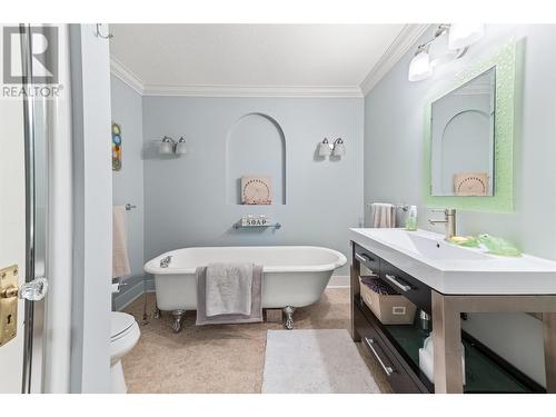 9732 Cameron Road, Vernon, BC - Indoor Photo Showing Bathroom