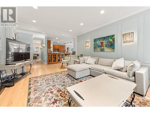 9732 Cameron Road, Vernon, BC - Indoor Photo Showing Living Room