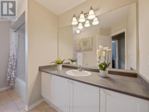 154 Millcliff Circle, Aurora, ON - Indoor Photo Showing Bathroom