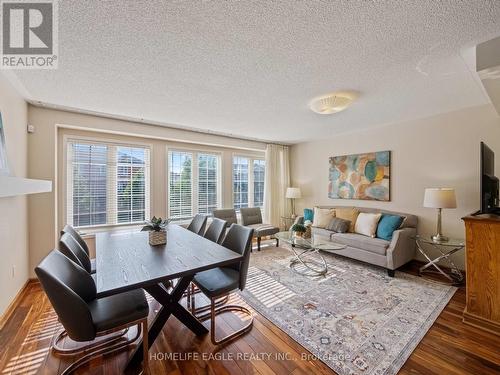 154 Millcliff Circle, Aurora, ON - Indoor Photo Showing Living Room