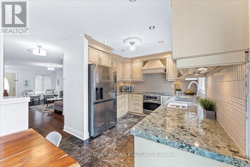 24 Lucerne Drive, Vaughan, ON - Indoor Photo Showing Kitchen With Upgraded Kitchen