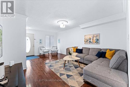 24 Lucerne Drive, Vaughan, ON - Indoor Photo Showing Living Room