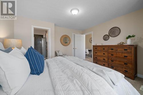 963 Lake Drive E, Georgina (Sutton & Jackson'S Point), ON - Indoor Photo Showing Bedroom